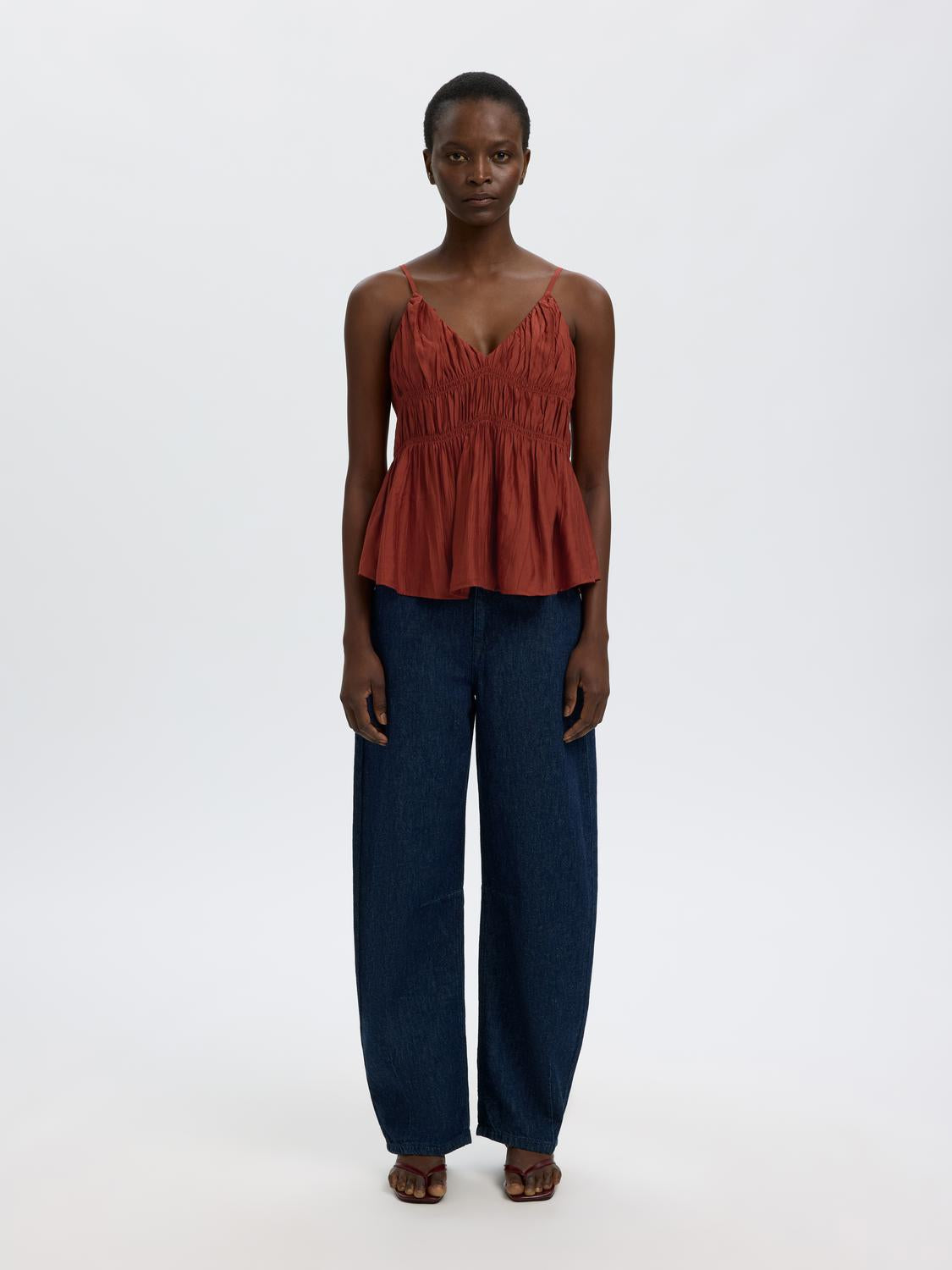model_shot-front_full